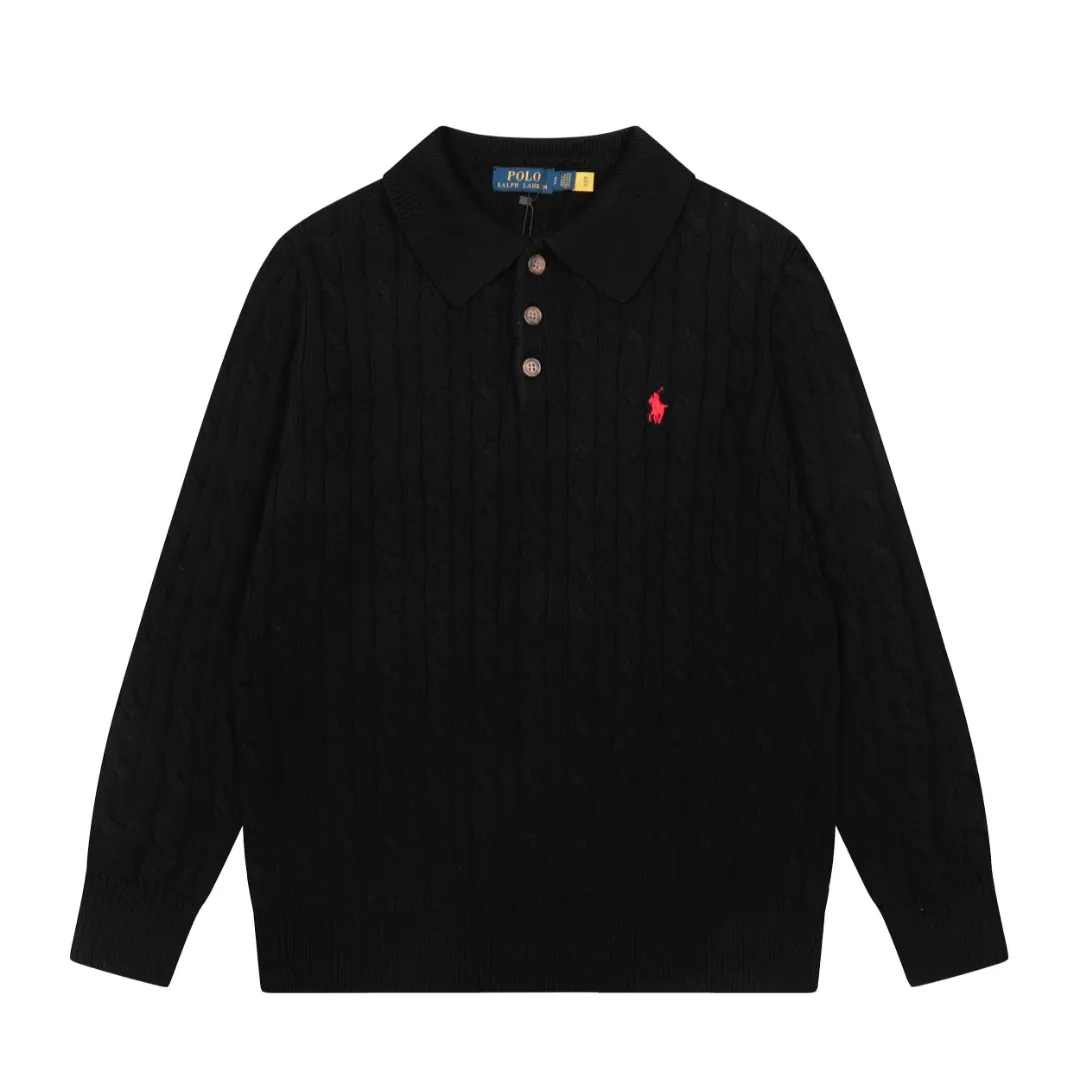 P230 RALPH LAUREN Six-color classic small label embroidery polo collar long-sleeved button pullover knitted sweater top for men and women. Pure original high-density LOGO embroidery on the chest, original 1:1 customized tag accessories. Made of pure cotton yarn and multi-knitted, pure cotton is skin-friendly and comfortable, small label war horse embroidered twist button polo neck sweater 🐎 high quality, follow the blogger to learn how to wear it! Let’s buy a Ralph Lauren cable sweater. It’s a super hard-to-find series after it became popular. It’s hard to find one on the official website. It’s simple and practical, has a lazy and loose feel, soft and delicate feel, and has a loose fit. Whether worn alone or layered, you can wear a simple one to create different styles of fashion!